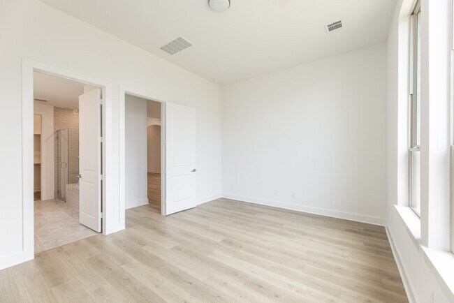 Building Photo - 30723 Grn Acrs Ct