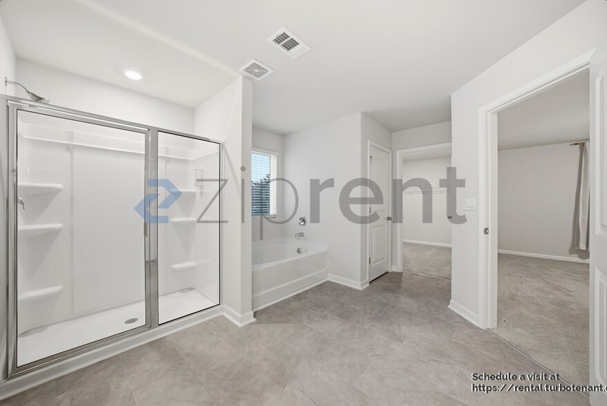 Building Photo - 2438 Bayberry St