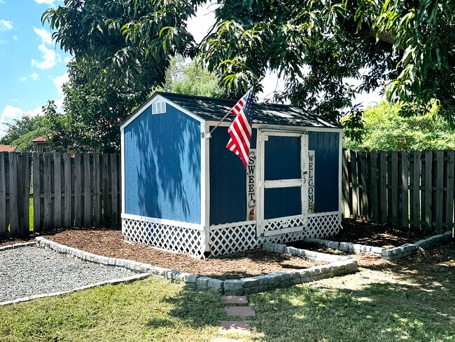 Building Photo - 2711 Ashby Dr