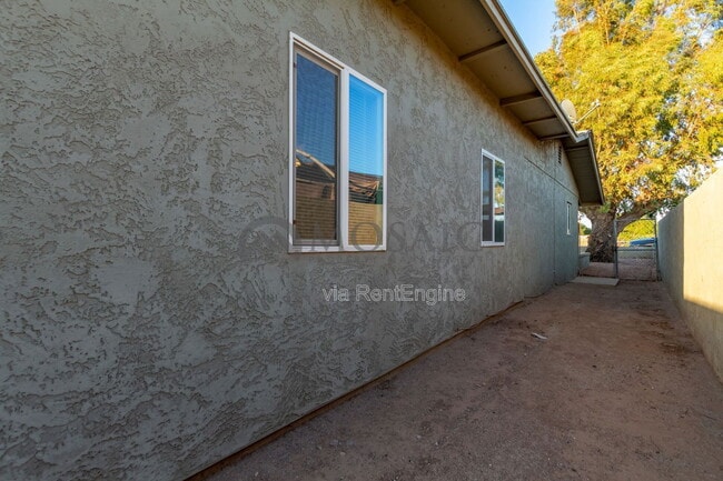 Building Photo - 4624 S 19th Ave