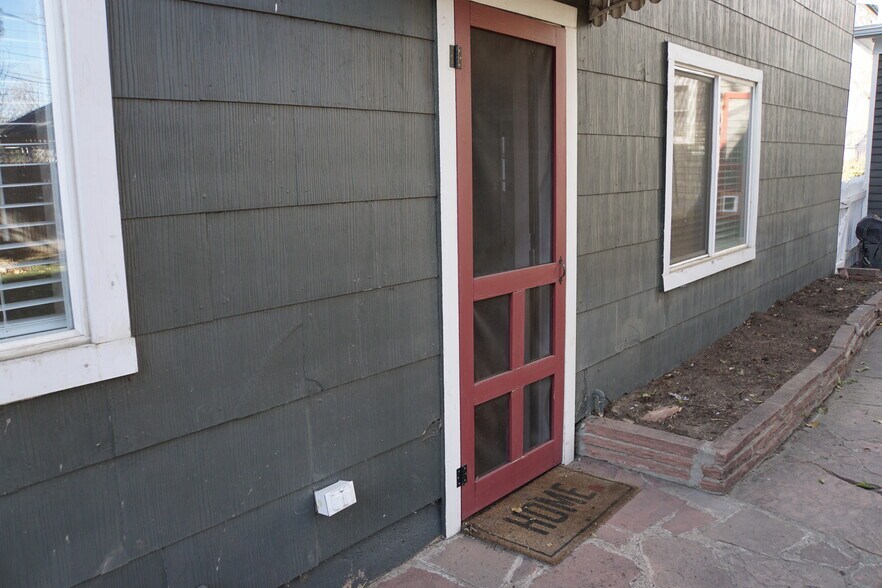 Building Photo - 7 5th Ave