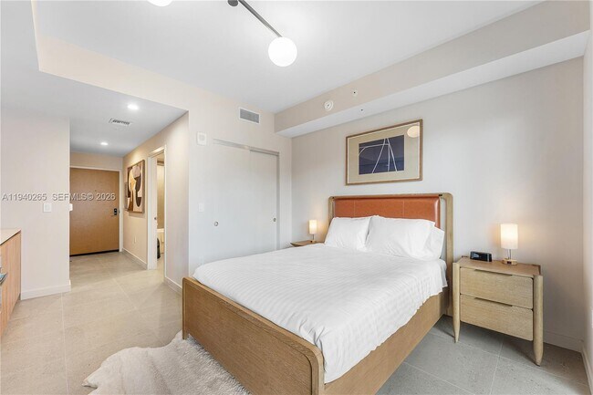 Building Photo - 11 NE 6th St