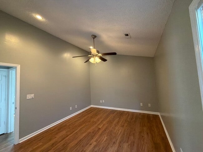 Building Photo - RENTAL HOME 3BD/2BTH