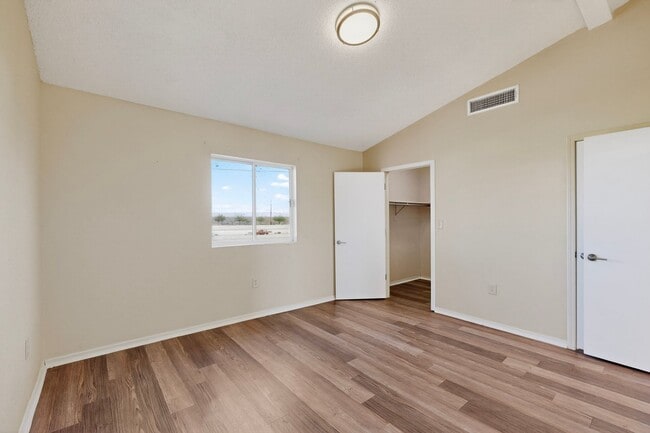 Building Photo - 3 bedroom 2 bath home in East El Paso!