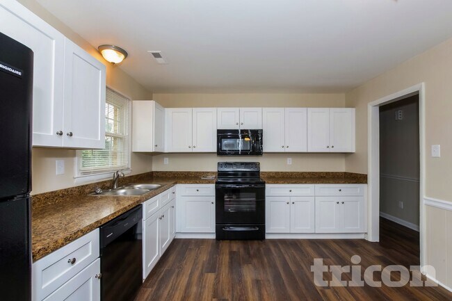 Building Photo - 711 Vickery Dr