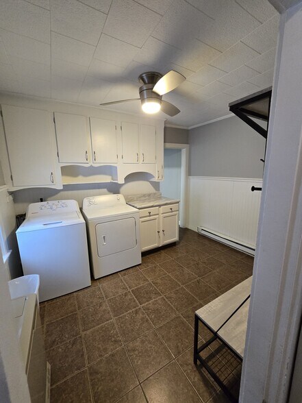 Laundry room - 332 Broadway