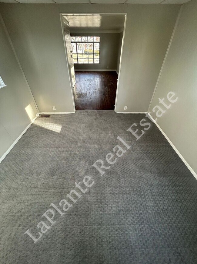 Building Photo - Well-Located 3-Bedroom Home Near Library Village