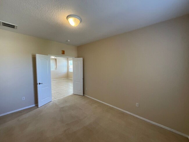 Building Photo - 3 Bedroom + Office Single Story Home Avail...