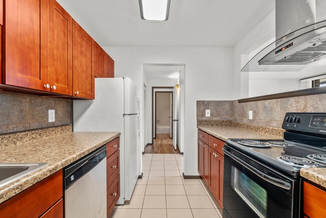 Building Photo - 9500 Rainier Ave S