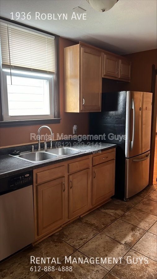 Building Photo - 1936 Roblyn Ave