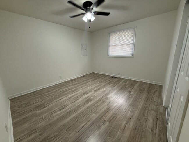 Building Photo - 2 Bedroom Renovated Unit – Walk to Meharry & Fisk Downtown Nashville