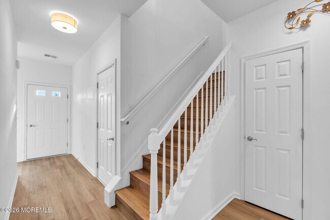 Building Photo - 40 Thistledown St