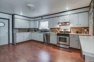 Building Photo - 637 Coffeen St