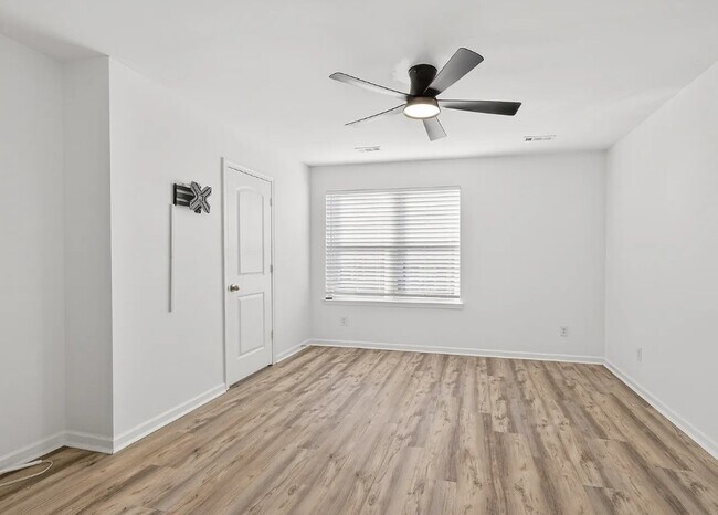 Building Photo - 147 Ofner Dr