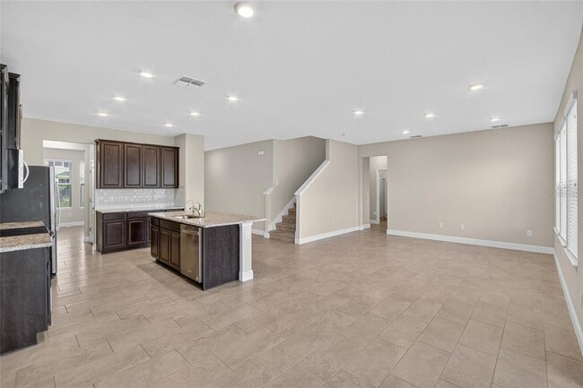 Building Photo - 2546 Warren Acrs Blvd