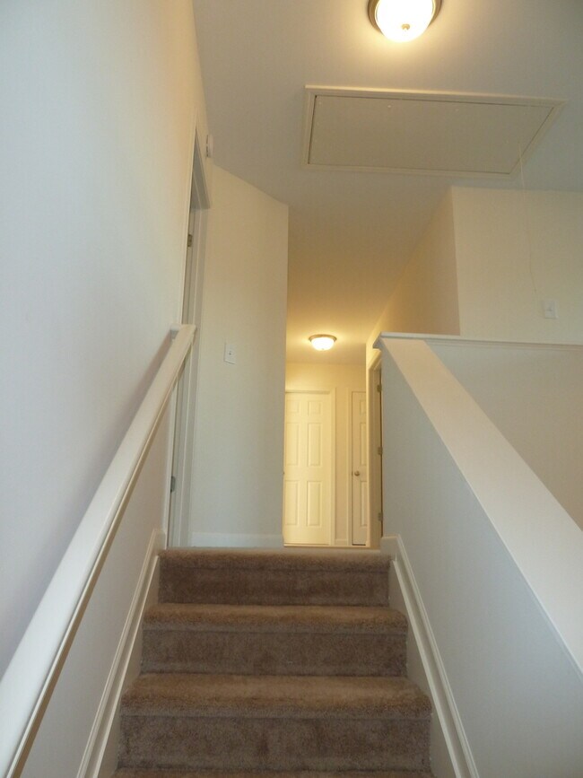 Building Photo - Beautiful Brick Home in Primrose Creek – B...