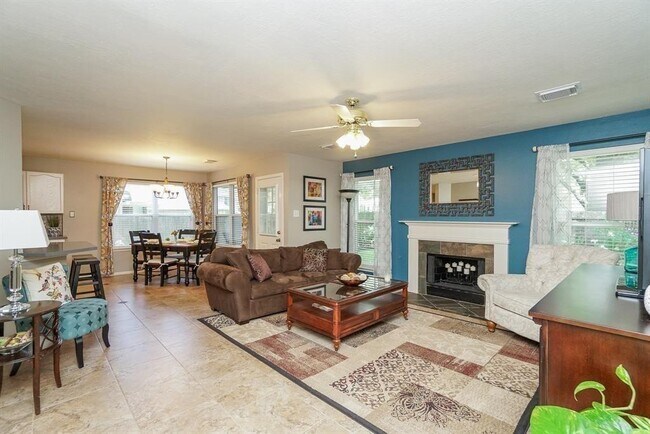 Building Photo - 210 Rolling Plains Dr