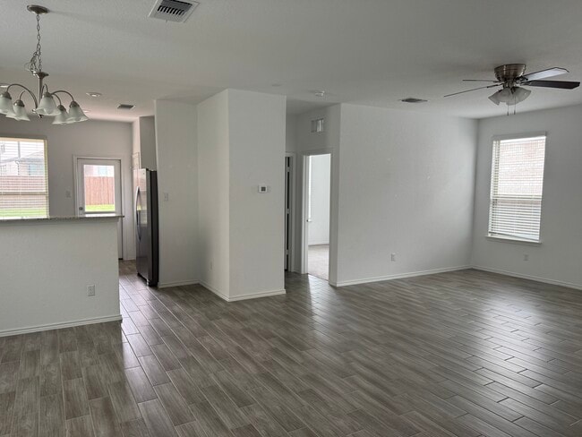 Building Photo - 108 Banyon Dr