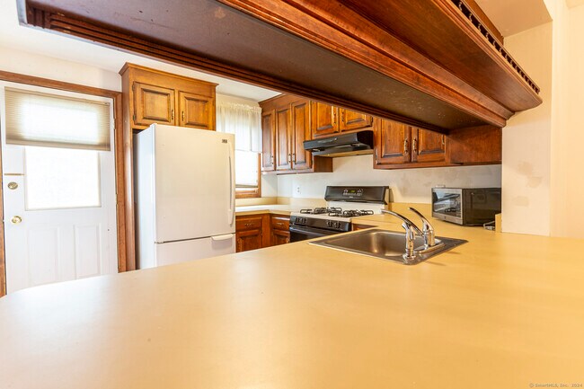 Building Photo - 1 Oak Frst Dr