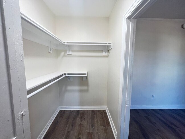Interior Photo - Flint 301 S Kenmore LLC