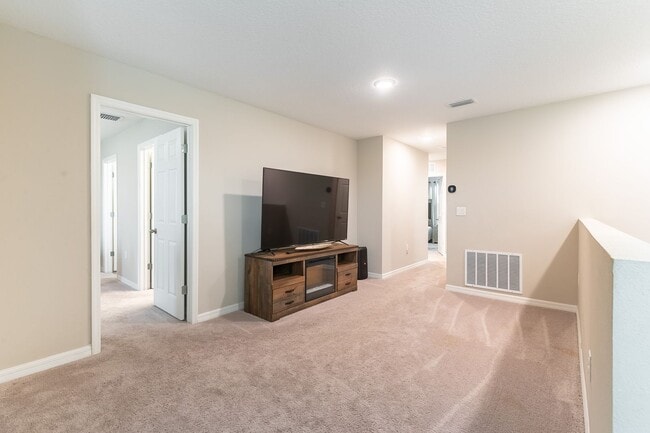 Building Photo - Stunning, Pet-Friendly, 4 Double bedroom, 2.5 Bathroom Home in Crosswind Point, Parrish