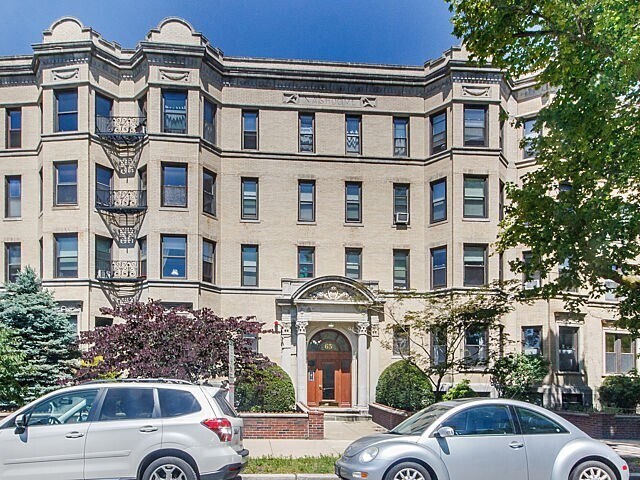 Building Photo - 65 Park Dr