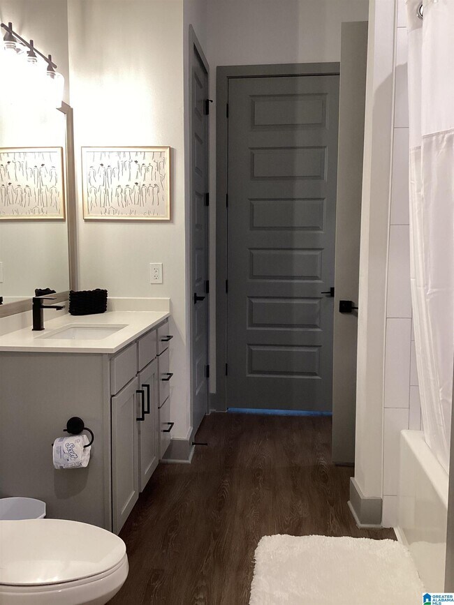 Building Photo - 3560 Grandview Pkwy