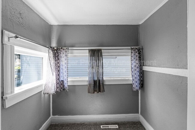 Building Photo - 2704 W Boone Ave