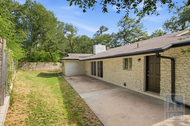 Building Photo - 2703 Burleson Rd