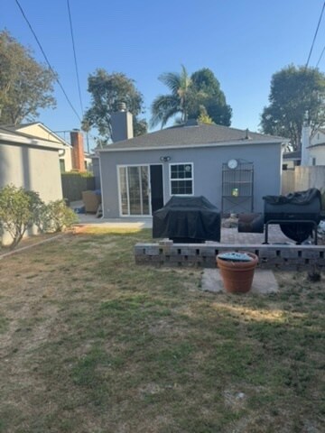 Building Photo - 445 W Ellis Ave