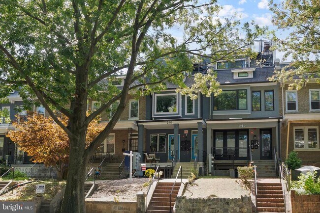 Building Photo - 210 Varnum St NW