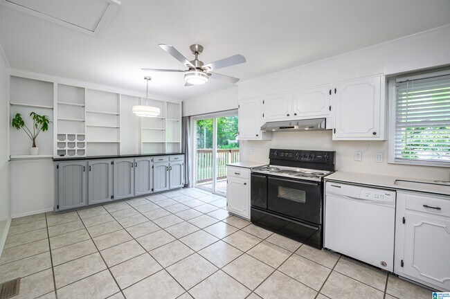 Building Photo - 1064 Sherbrooke Dr