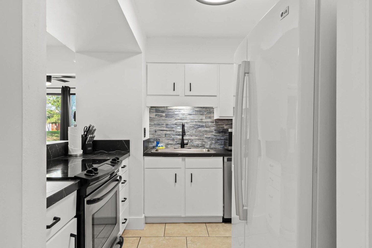 Building Photo - 4000 Gulf Terrace Dr