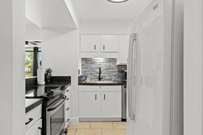 Building Photo - 4000 Gulf Terrace Dr