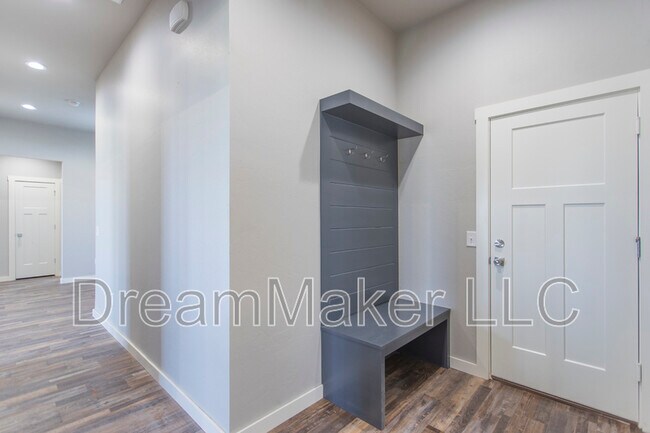 Building Photo - 3141 SE 35th St