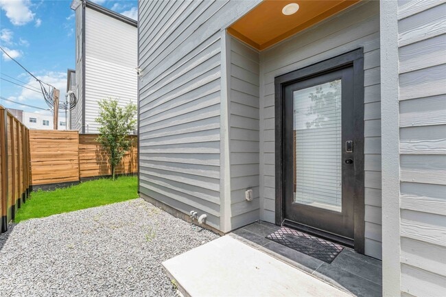 Building Photo - 2341 Eagle St