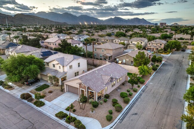 Building Photo - 10762 Flame Vine Ct