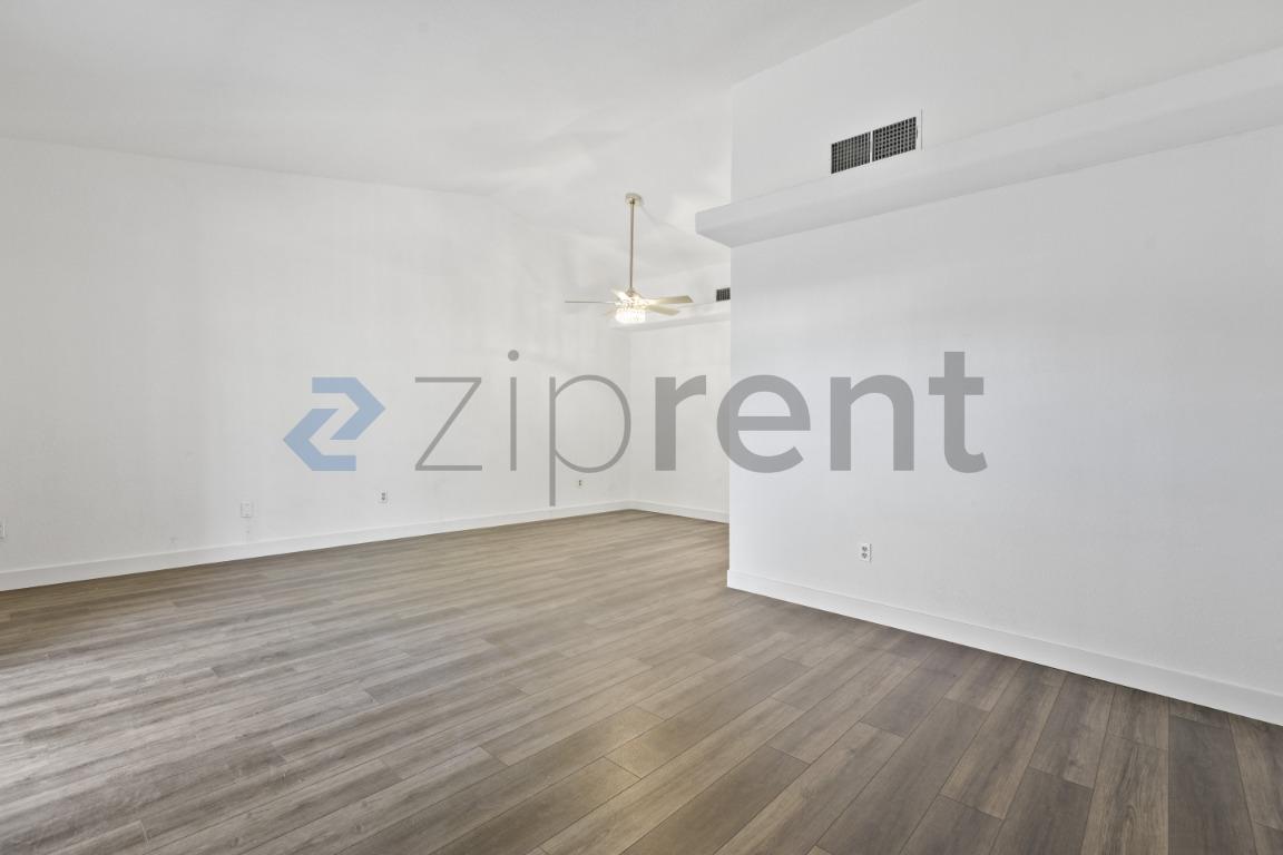 Building Photo - Unit 1022