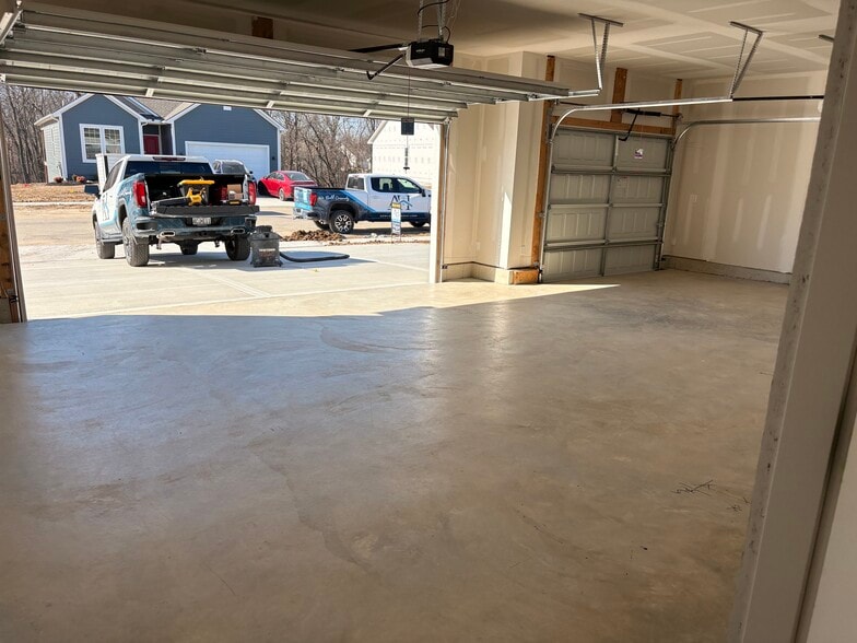 Three Car Garage - 3040 NW 95th Ter