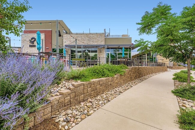 Building Photo - Charming 3 Bedroom