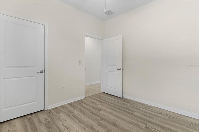 Building Photo - 5420 Sunshine Dr