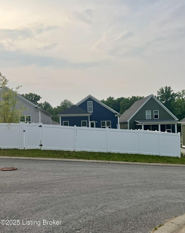 Building Photo - 13512 Park Springs Ln