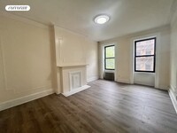 Building Photo - 424 E 83rd St