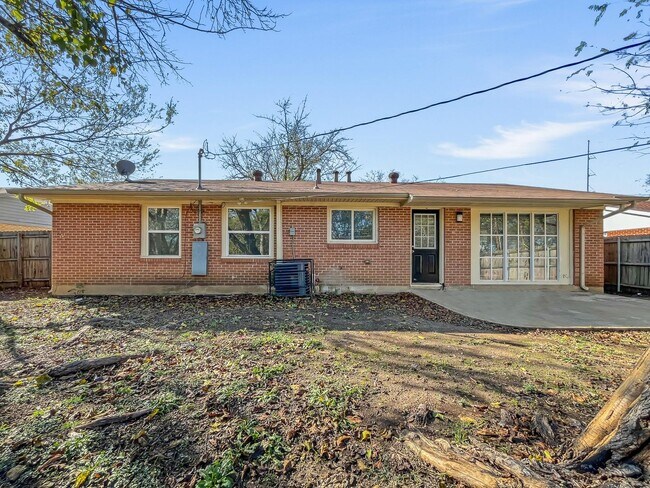 Building Photo - Charming 4BR/2BA Home in Dallas