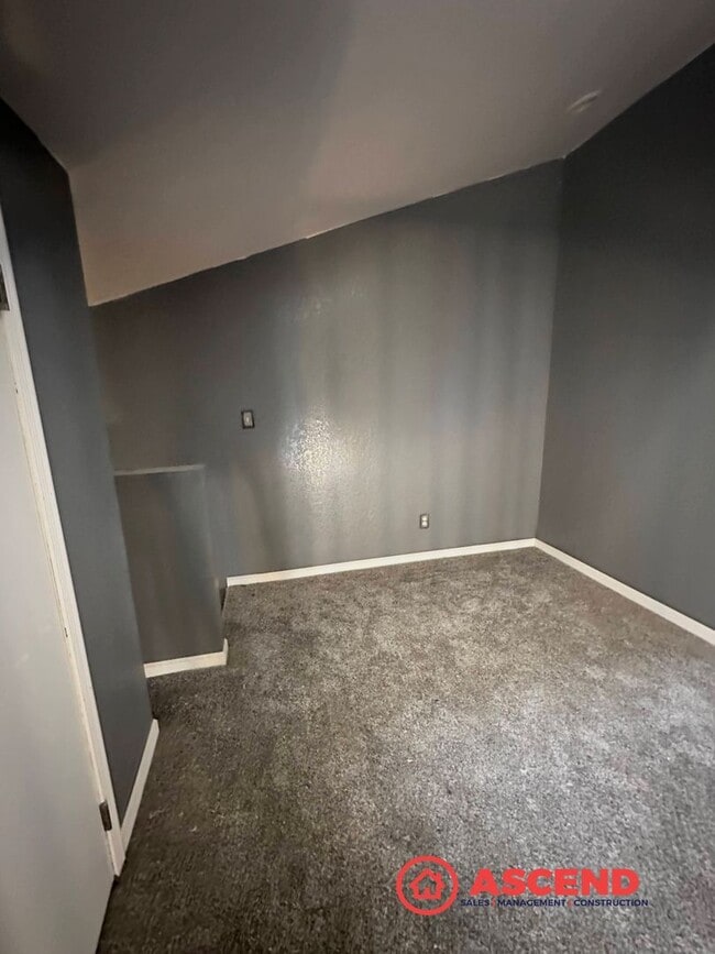 Building Photo - Charming Condo Located in HOA!