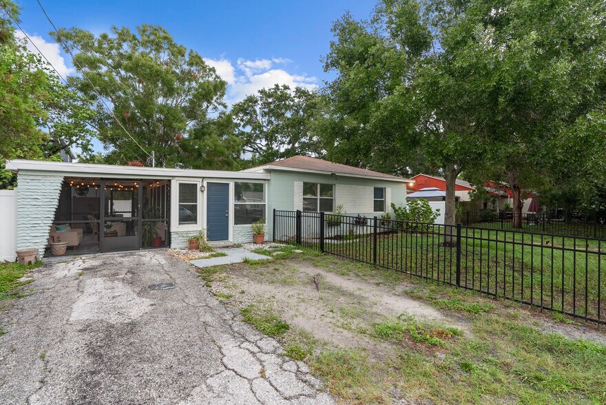 Building Photo - 3011 W Van Buren Dr