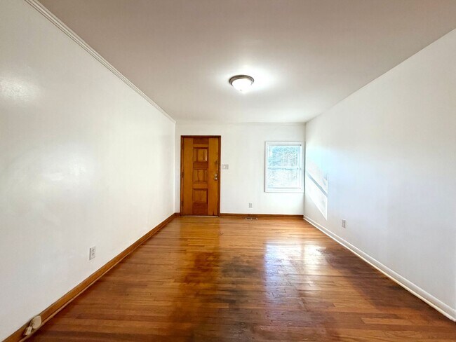 Building Photo - 887 Elwood Dr