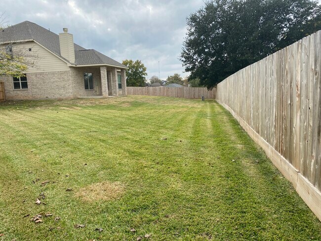 Building Photo - 10918 Hillside Dr