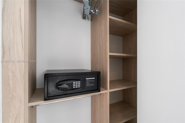 Building Photo - 225 N Miami Ave