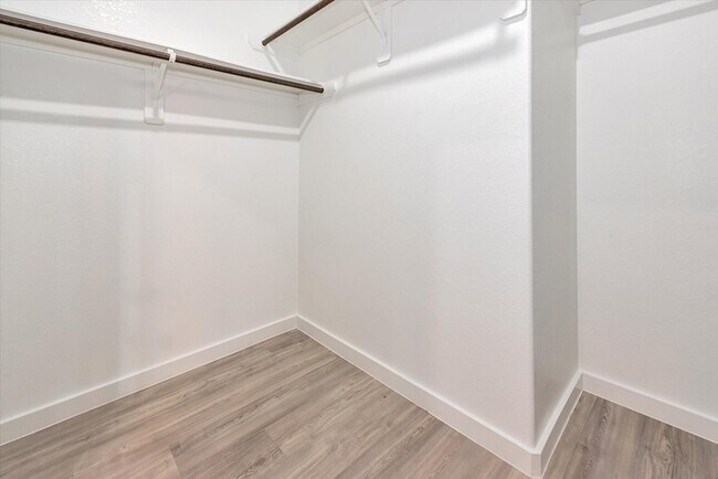Building Photo - 10651 Whitejacket